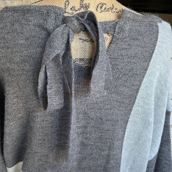 C+D+M patchwork color block knitted sweater gray cream tie in back keyhole - Picture 8 of 15